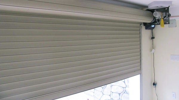 Sử dụng cửa cuốn tự động thì cần phải chú ý những điều này