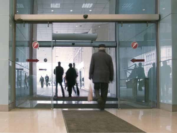 Cửa tự động và Cách sử dụng an toàn